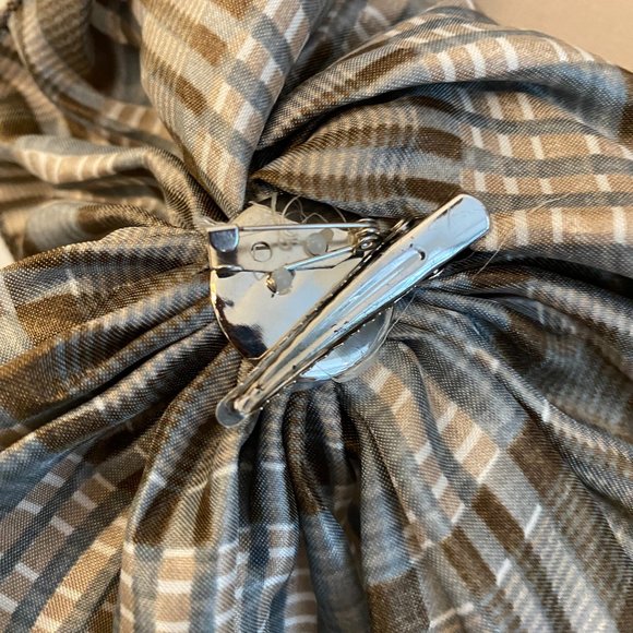 Light Fabric Plaid Pattern Scarf with Clip and Flower - Picture 3 of 5